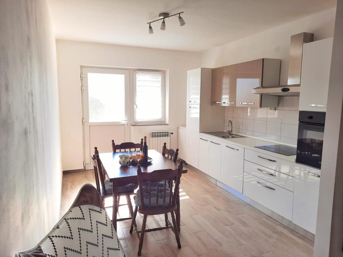 Apartment Nino In Пула Екстериор снимка